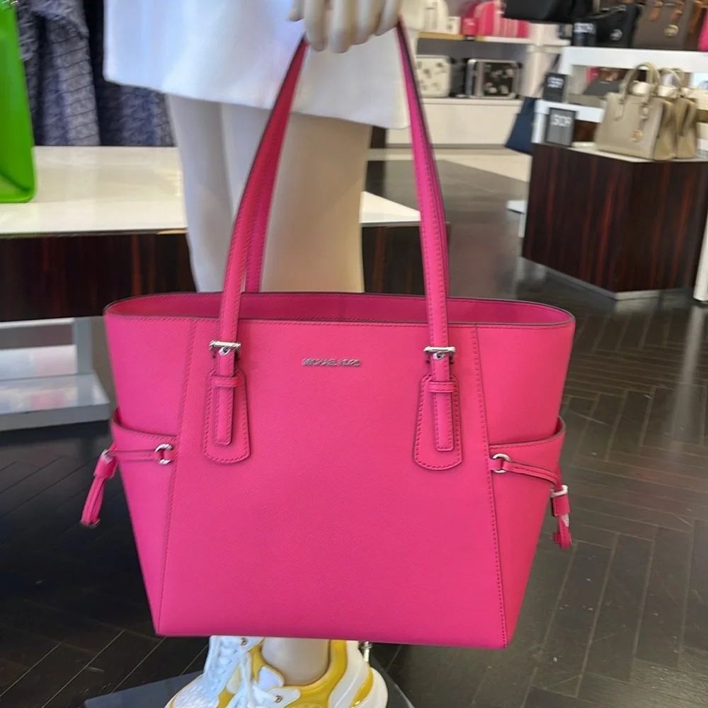 Michael Kors Voyager Large Saffiano Leather Tote Bag
Dragonfruit 
NWT - Picture 12 of 16